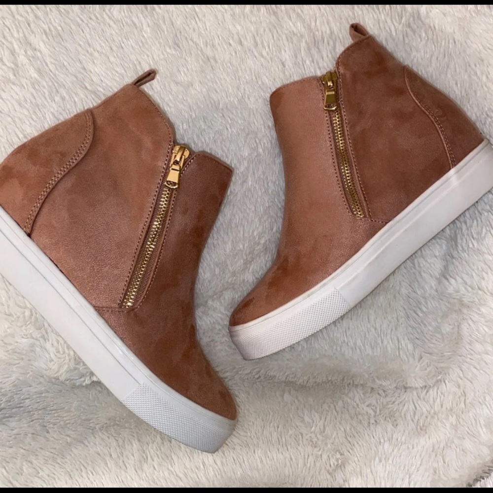 SOLD-Blush-rose hidden wedge booties